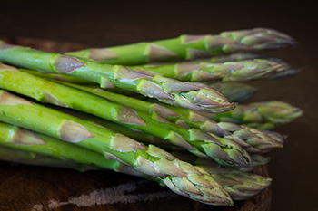 Asparagus is naturally cholesterol free and low in calories and fat. It is an excellent source of vitamin K and folate, and a good source of vitamin A, vitamin C, riboflavin, and thiamin.